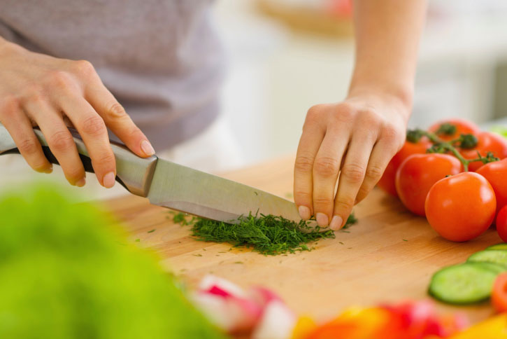 Safe food handling during proper cleaning of cutting boards