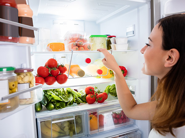Safe food handling during proper cleaning of refrigerators