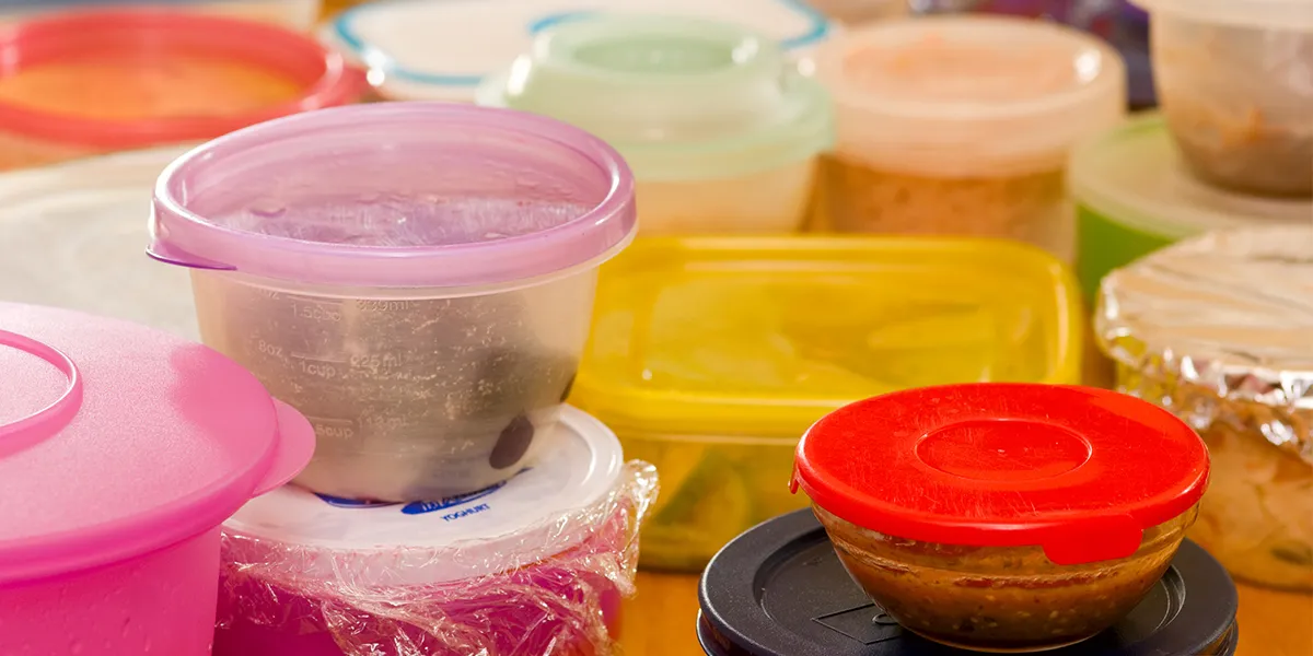 Safe food handling during proper cleaning of food storage containers