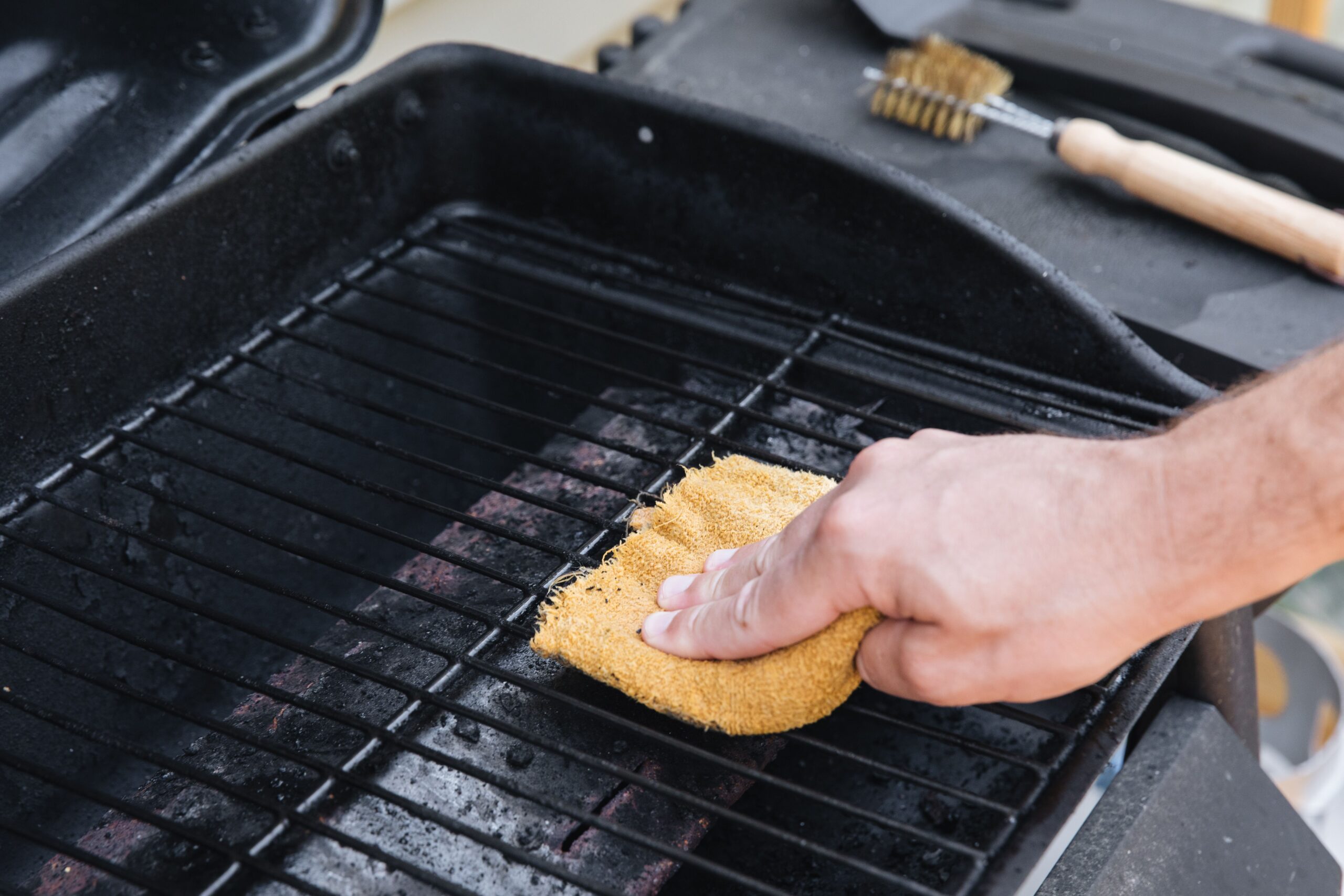 Safe food handling during proper cleaning of grills